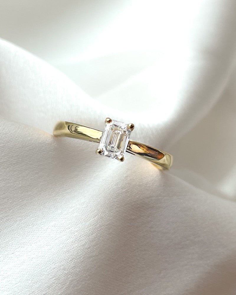 Anillo Nora 0,30 crt. oro amarillo