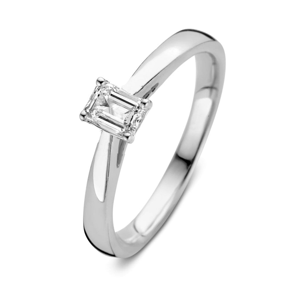 Anillo de oro blanco con un diamante rectangular de 0,30 quilates.
