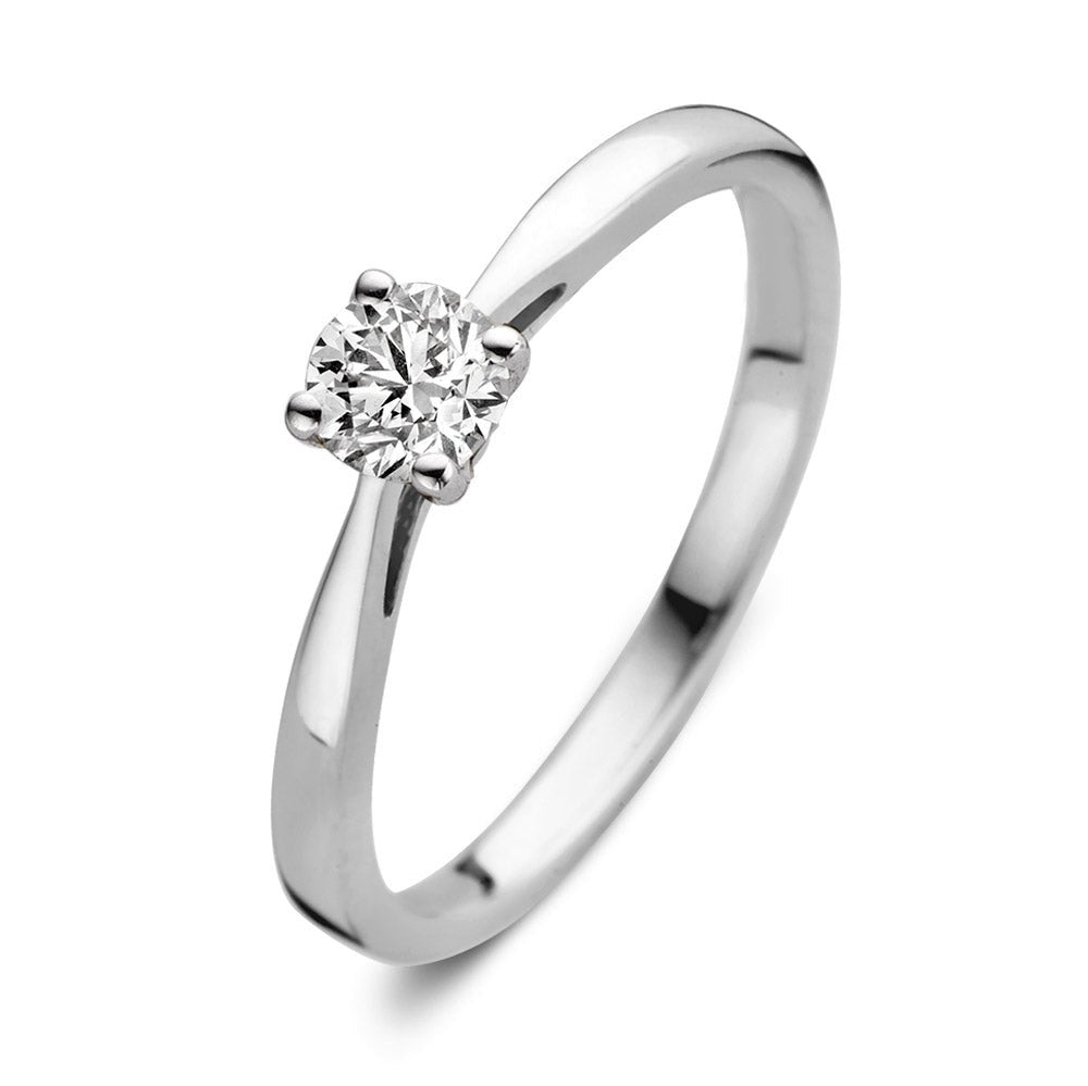 Anillo de oro blanco con diamante central de 0,30 quilates y diseño sencillo.