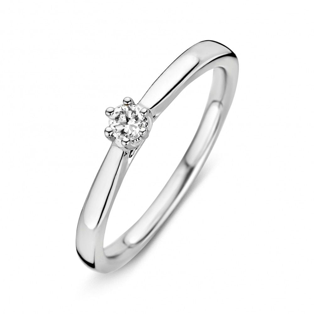 Anillo de oro blanco con diamante, diseño sencillo y brillante, con una piedra central de 0.09 crt.