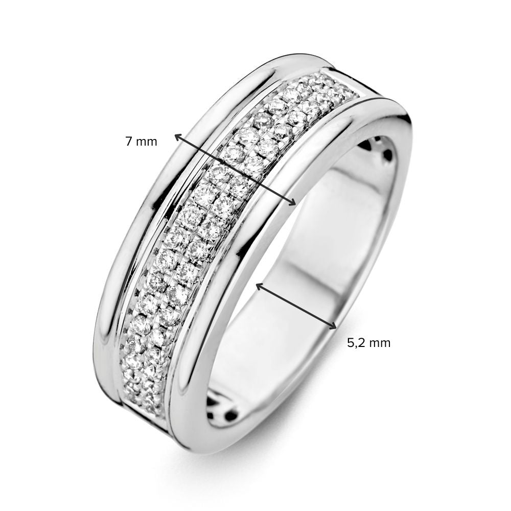 Anillo de oro blanco con diamante – Un equilibrio perfecto de estilo y refinamiento 0.25 crt.