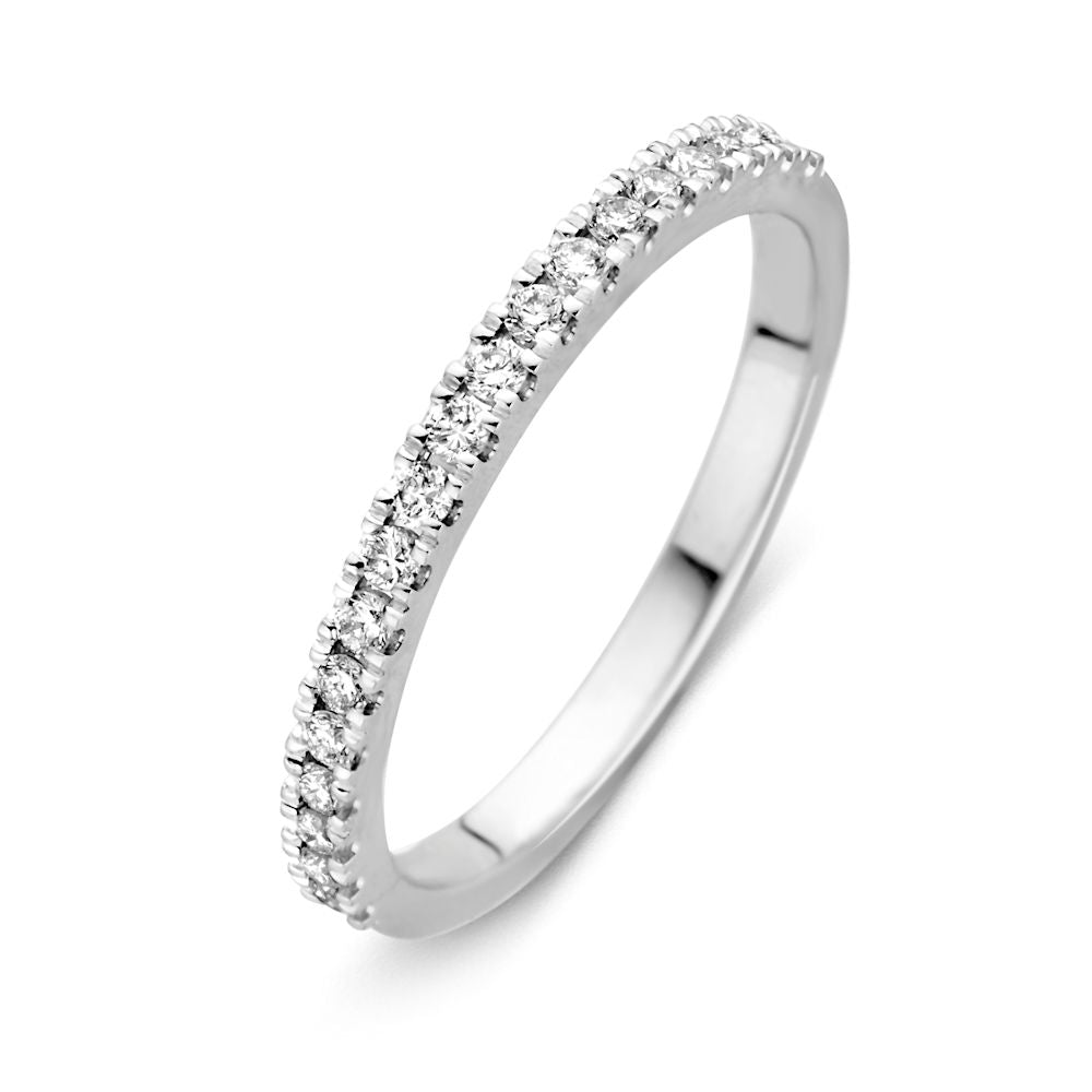 Anillo de oro blanco de 14 quilates con diamantes engastados en toda su circunferencia.