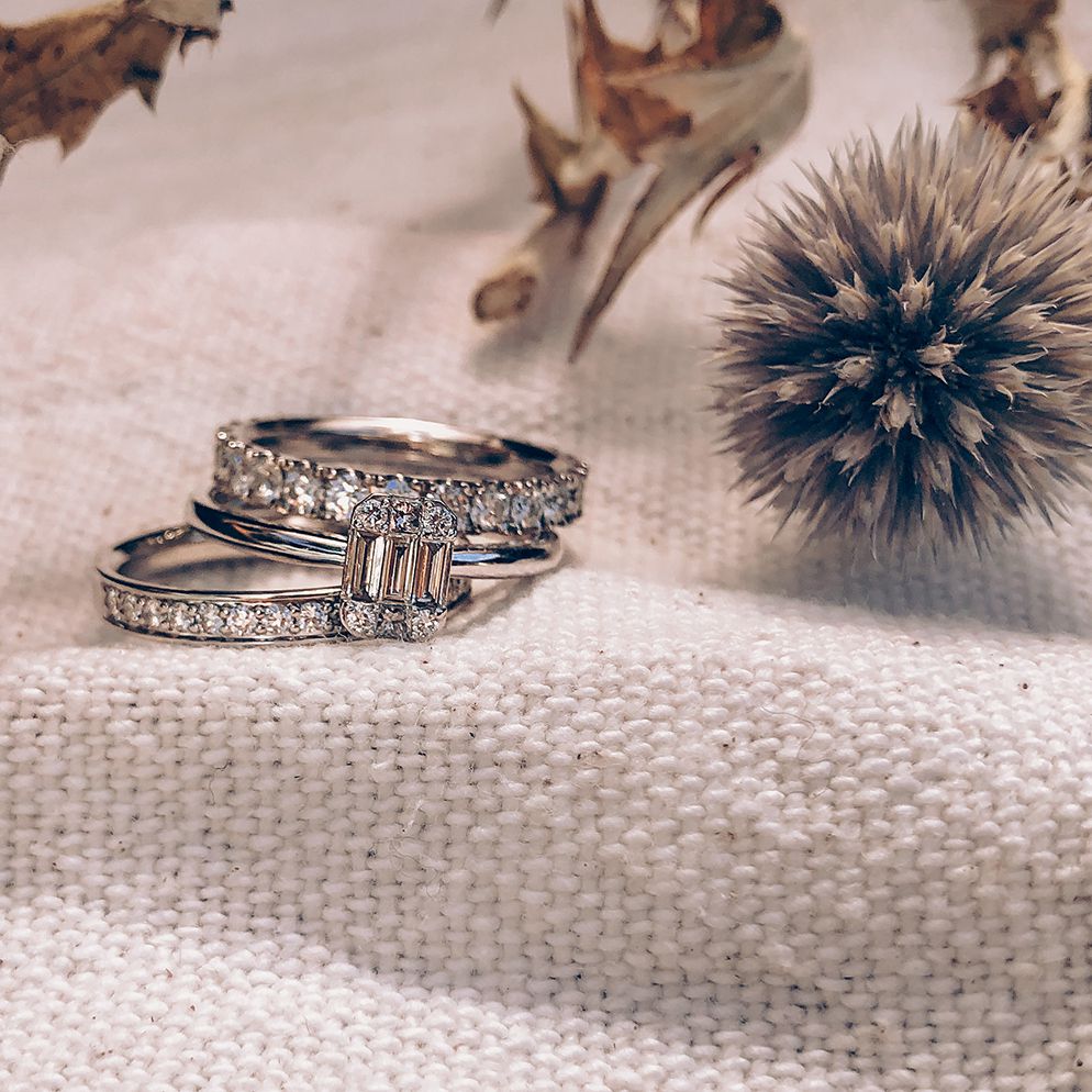 Anillo de oro blanco elegante con diamante brillante – 0.27 ct