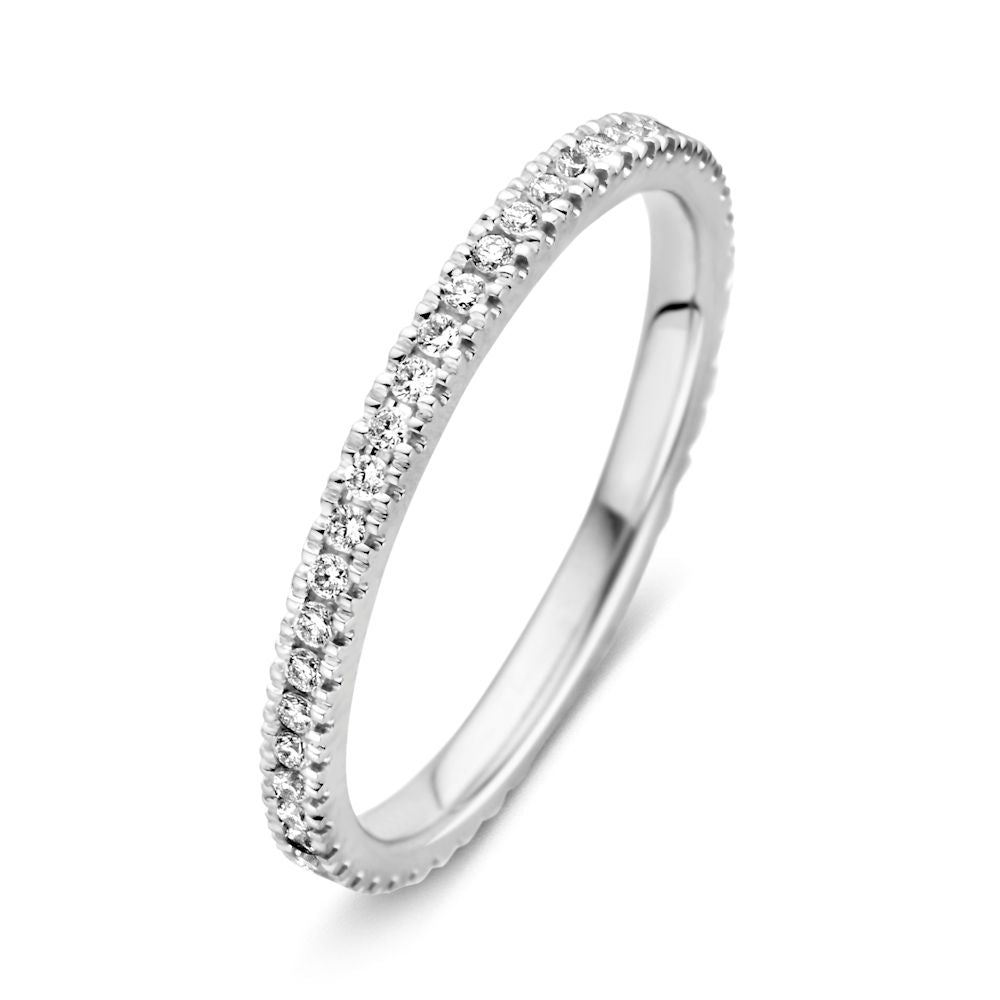 Anillo de oro blanco con diamantes engastados en todo su alrededor, 0.33 crt.