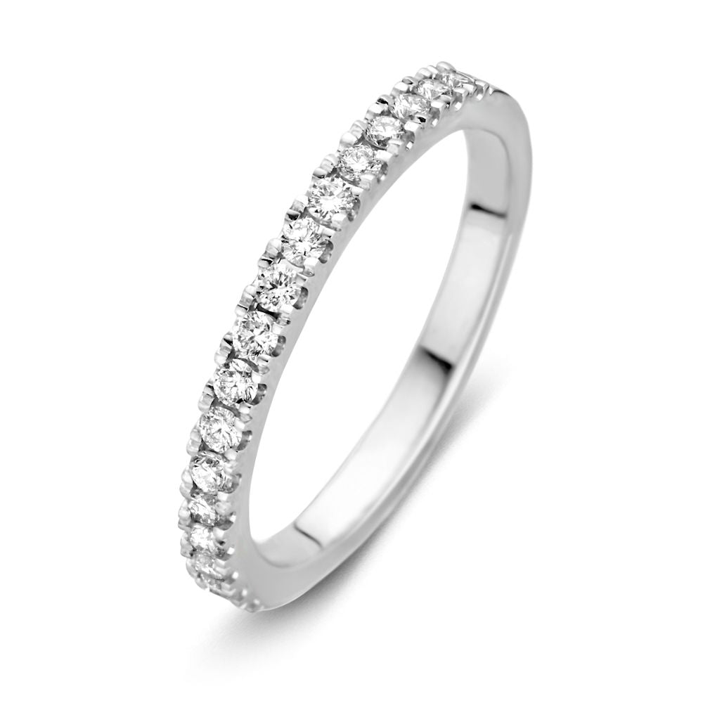 Anillo de oro blanco elegante con diamantes (0,35 crt) en un diseño delgado y brillante.
