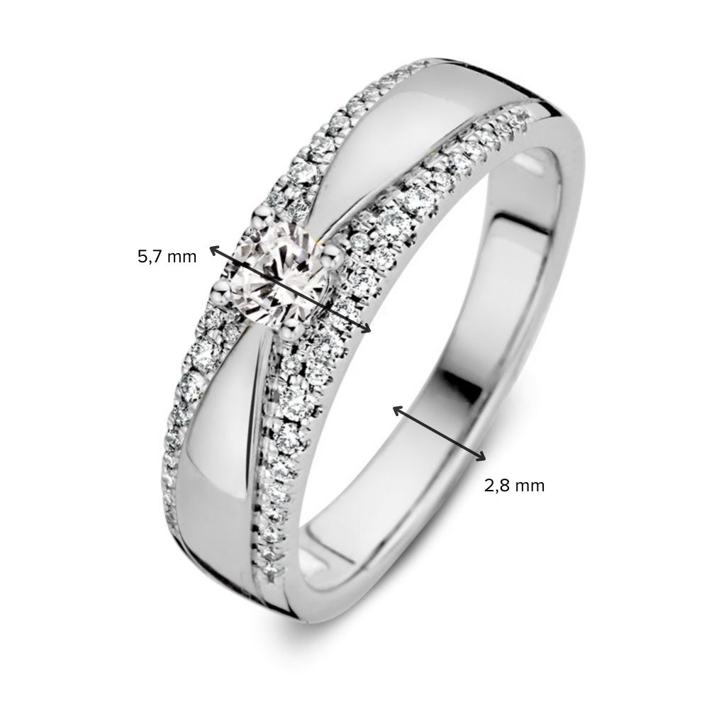 Anillo elegante de oro blanco con diamante brillante de 0.40 quilates