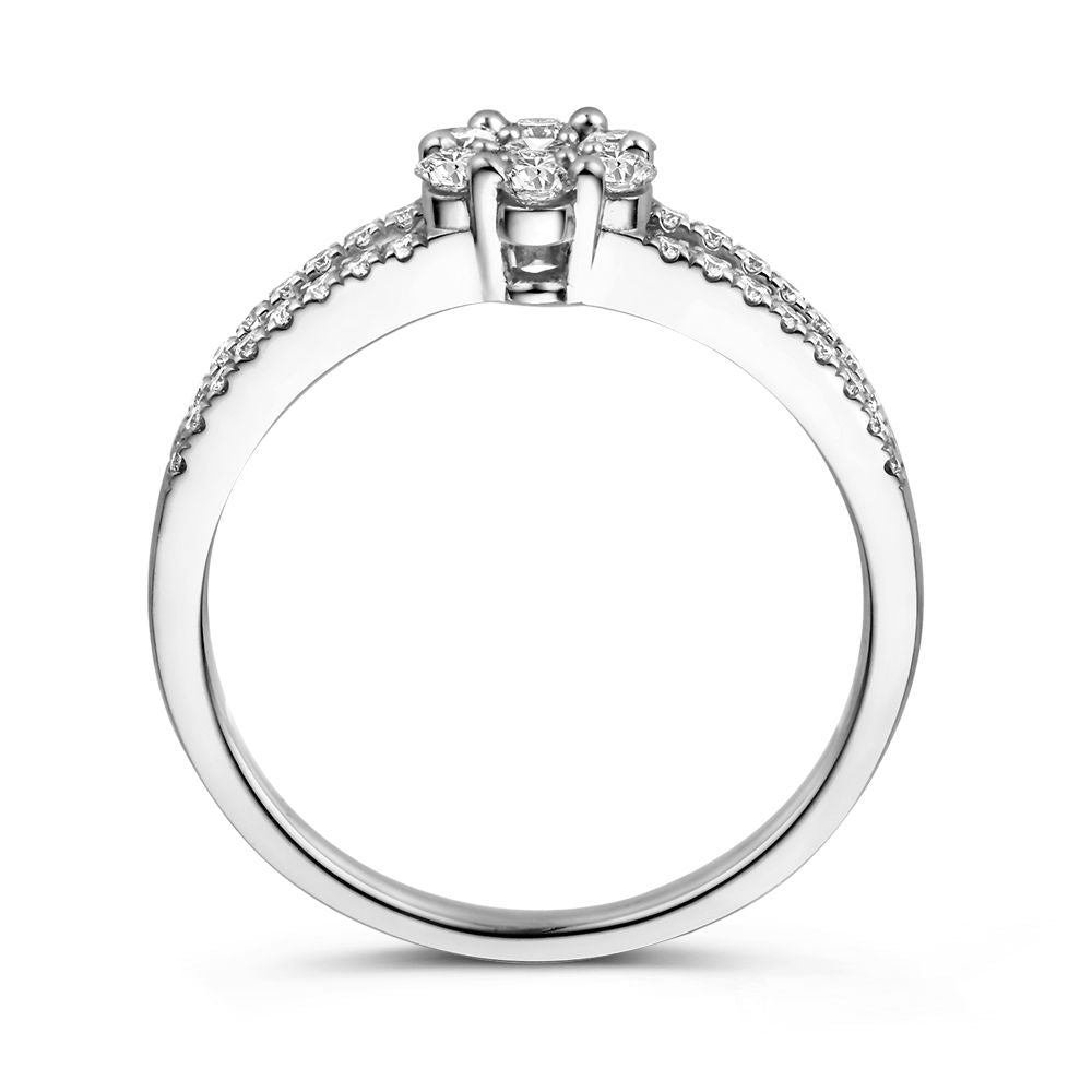 Anillo elegante de oro blanco con brillante en entorno cuadrado y diamantes flotantes 0.55 crt.