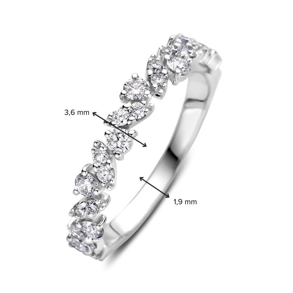 Anillo elegante de oro blanco con diamantes brillantes de 0.58 quilates