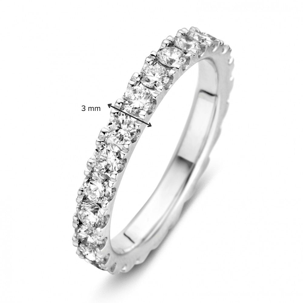 Elegante Anillo de Eternidad de Oro Blanco con 1.50 Quilates de Diamantes