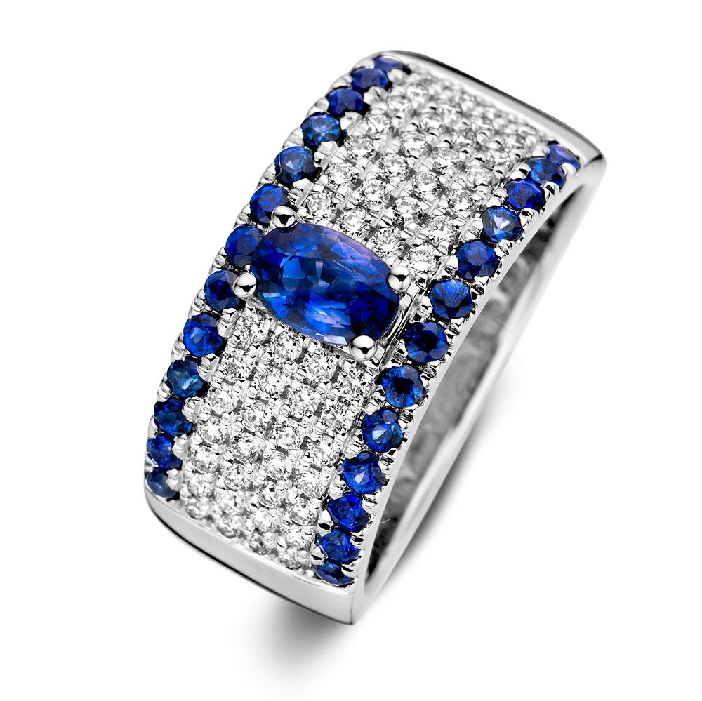 Anillo de oro blanco con zafiro marquise y diamantes, 14 quilates, 0,47 quilates de diamantes y 0,66 quilates de zafiro.