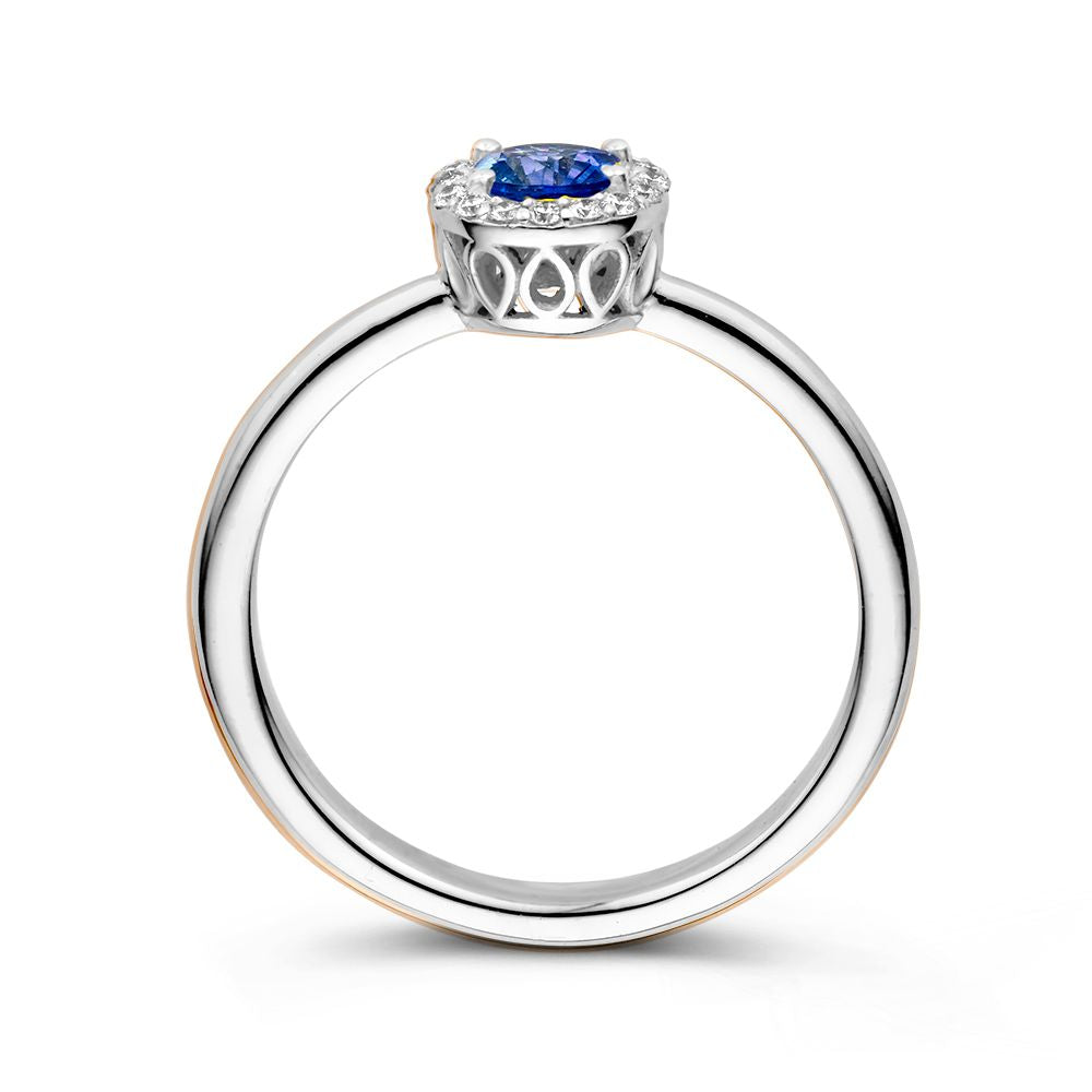 Anillo de oro blanco de 18kt con zafiro azul y diamantes de 0.11ct