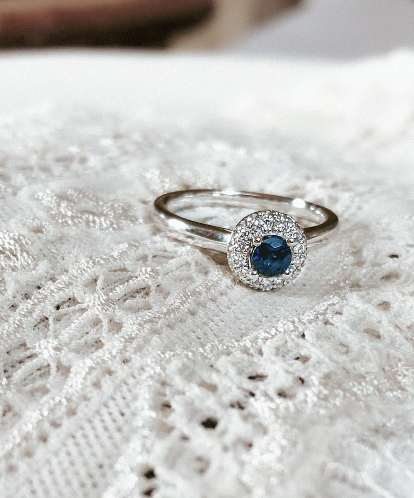 Anillo de mujer de oro blanco con zafiro y brillante | 14k Oro | Van der Kooij