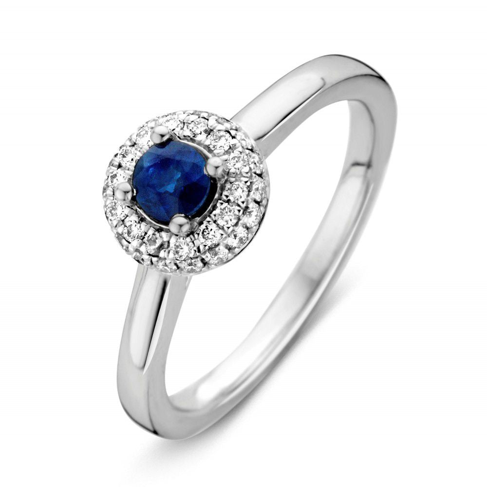 Anillo de oro blanco de dama con zafiro y diamantes, con un diseño redondo y brillante.