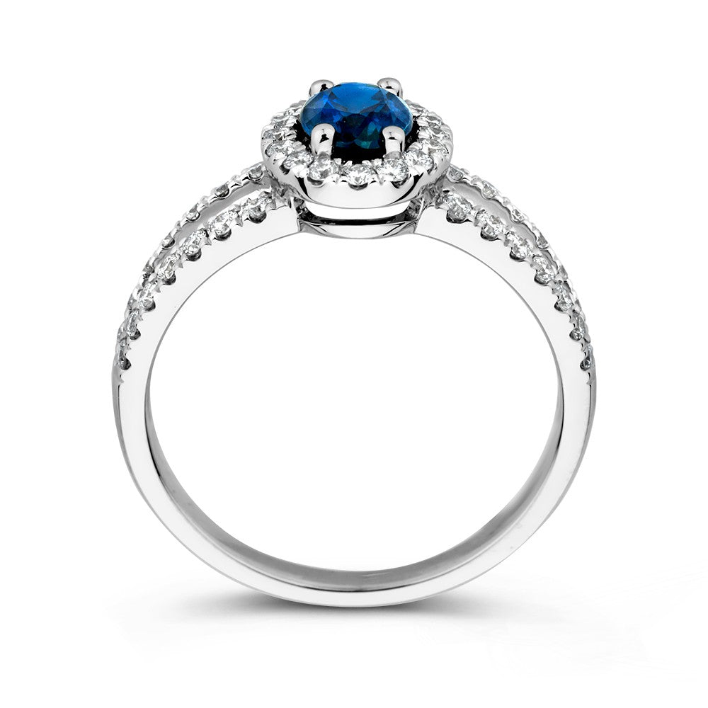 Anillo de oro blanco con zafiro azul ovalado, entourage de diamantes, 14 quilates, 1.02 crt de zafiro, 0.50 crt de diamantes