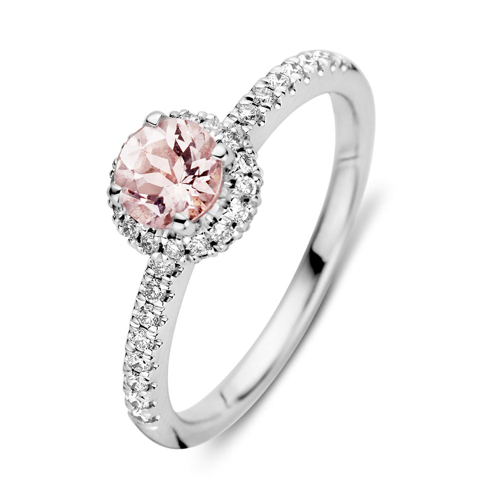 Anillo de oro blanco elegante con morganita y diamantes de corte brillante de 0.32 quilates.