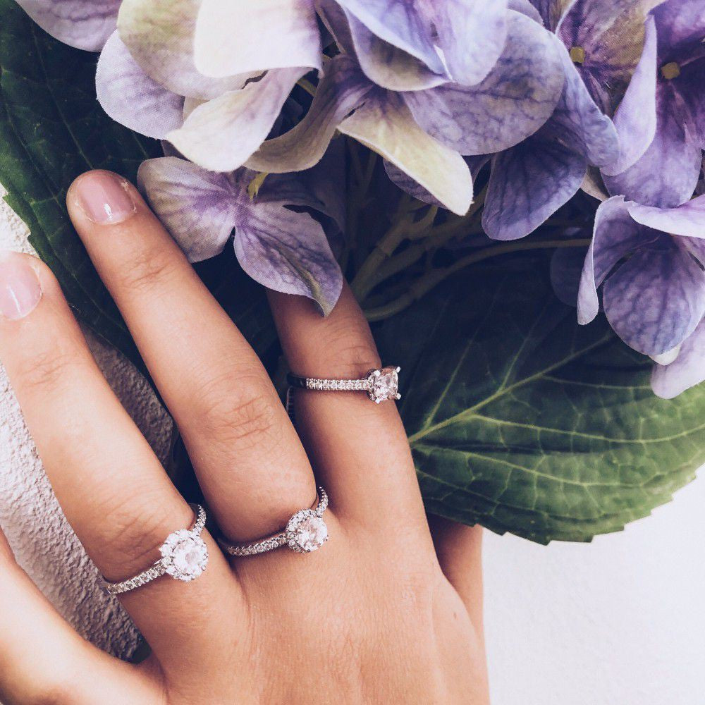 Anillo elegante de oro blanco con morganita y diamantes de corte brillante – 0.32 quilates