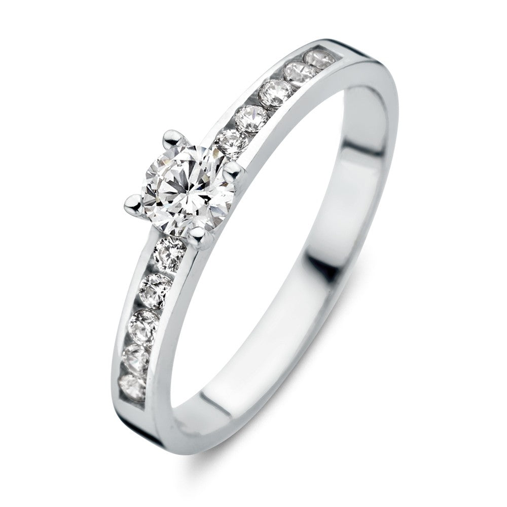 Anillo de oro blanco para dama con circonitas, diseño sutil y elegante.