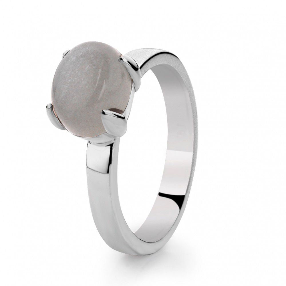 Anillo de plata rodiada para dama con piedra de luna gris en forma ovalada.