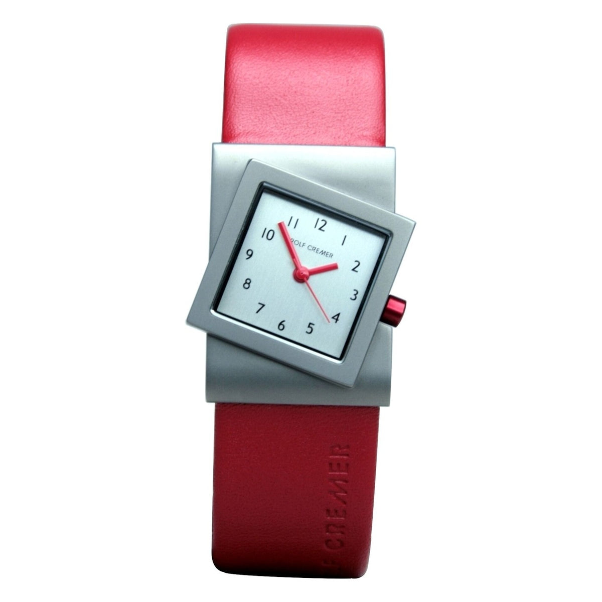 Reloj cuadrado con caja plateada, esfera blanca y correa de cuero roja.