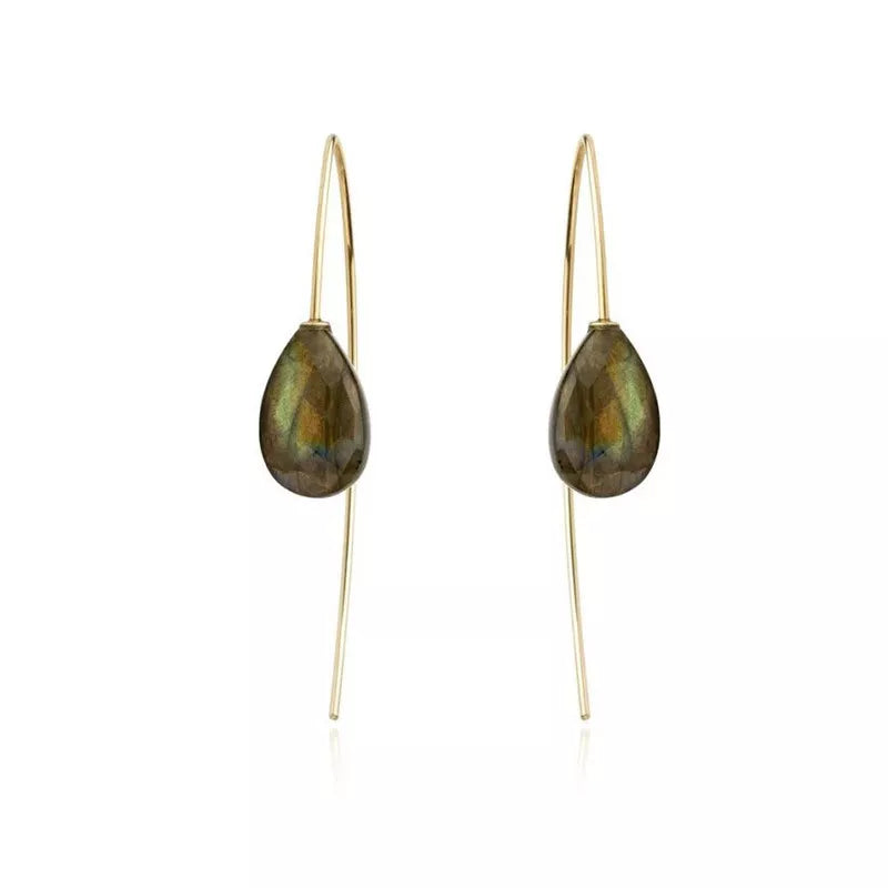 Pendientes de aro dorados con labradorita en forma de gota.