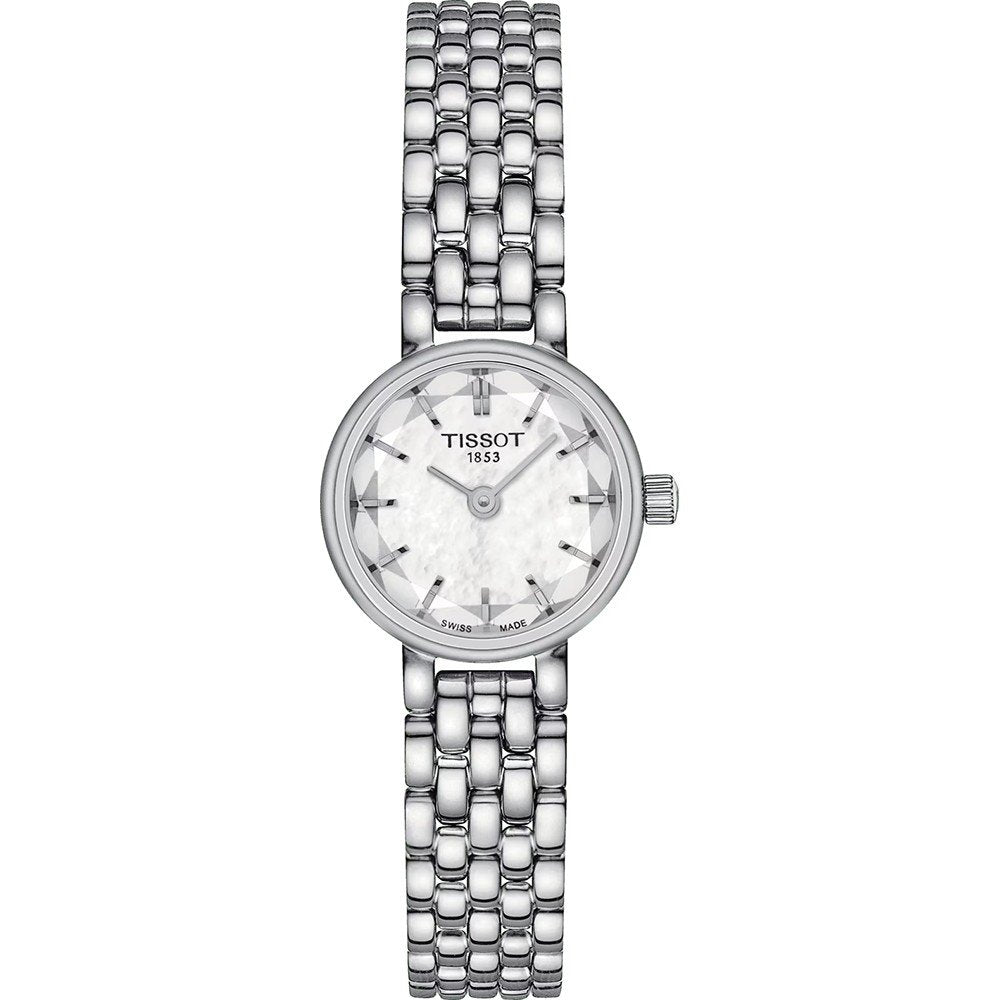 Reloj de esfera redonda plateada con correa de malla y detalles brillantes.