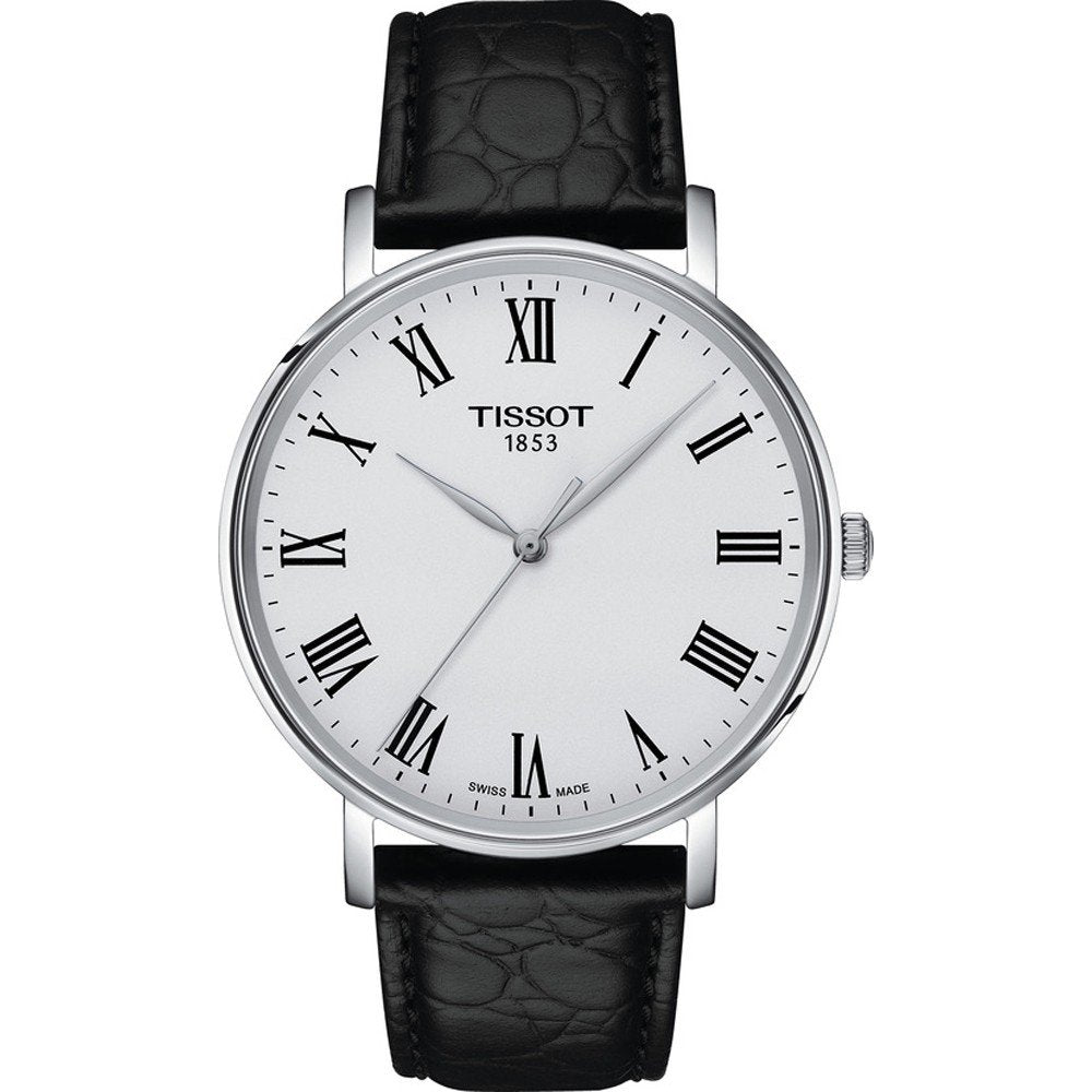Reloj Tissot de 40 mm con esfera blanca, números romanos en negro y correa de cuero negra.