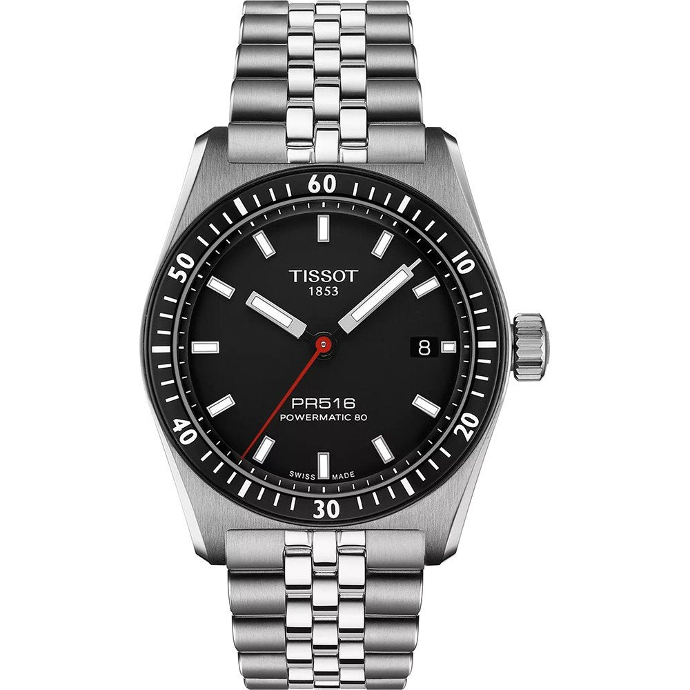 Reloj Tissot PR516 con esfera negra, correa de acero inoxidable y detalles en rojo.