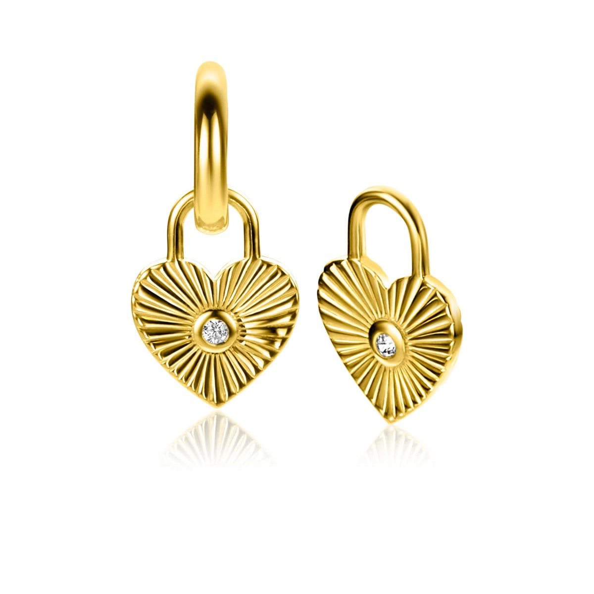 Pendientes de aro dorados con colgantes en forma de corazón, decorados con un pequeño cristal.