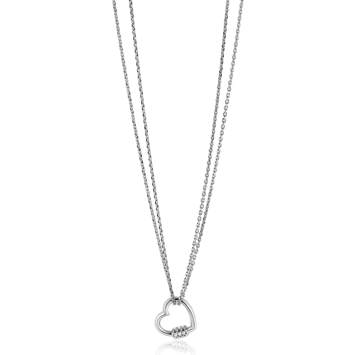 Collar de plata con colgante en forma de corazón y detalles brillantes.