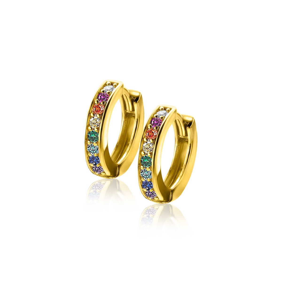 Pendientes de aro dorados con piedras de colores brillantes en la parte frontal.
