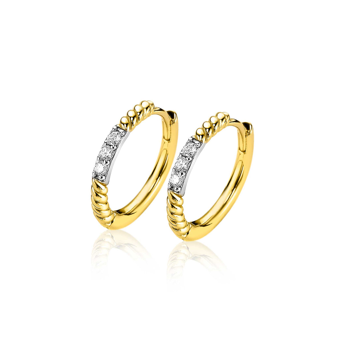 Pendientes de aro dorados con detalles en plata y tres piedras brillantes.