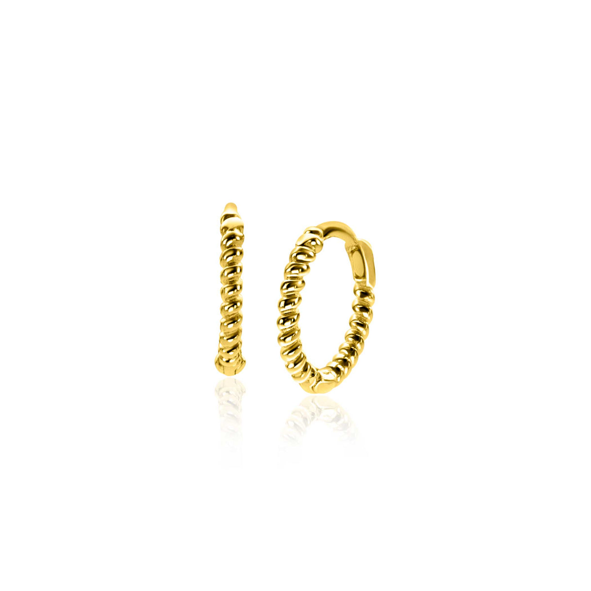 Pendientes de aro dorados con un diseño trenzado y detalles brillantes.