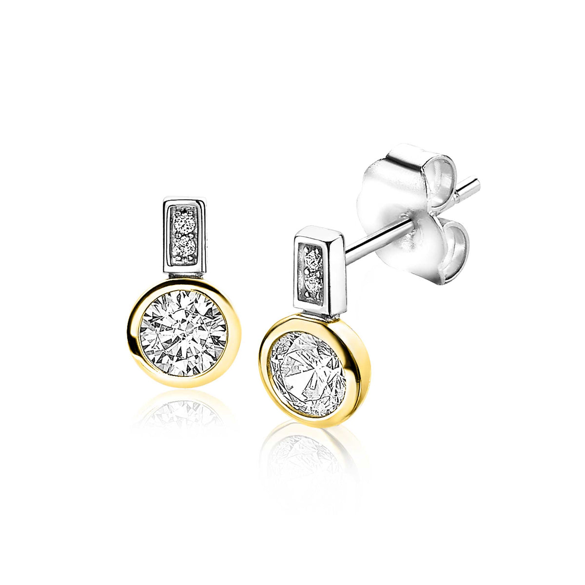 Pendientes de plata con detalle dorado y circonitas brillantes en forma redonda.