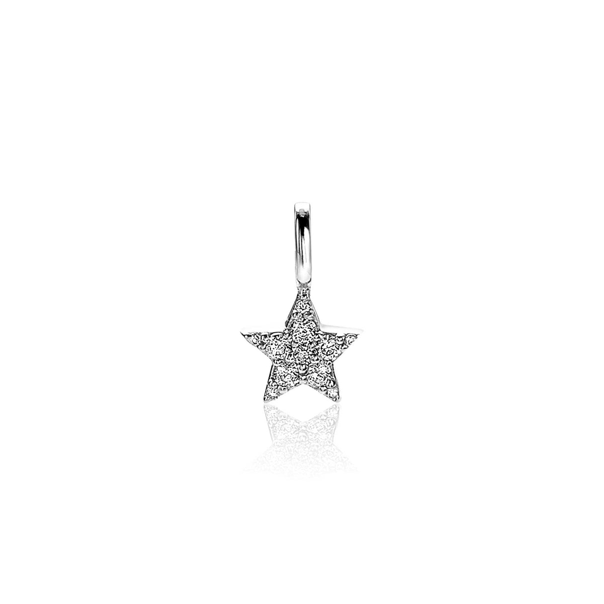 Colgante de estrella en plata con detalles brillantes.