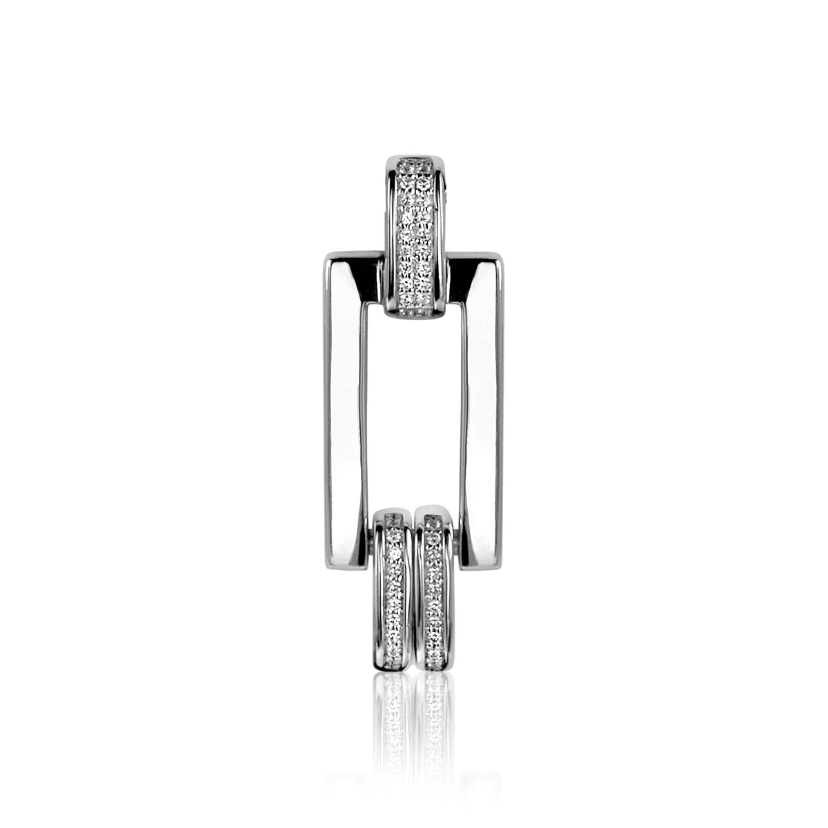 Colgante de plata con forma rectangular y detalles brillantes en los extremos.