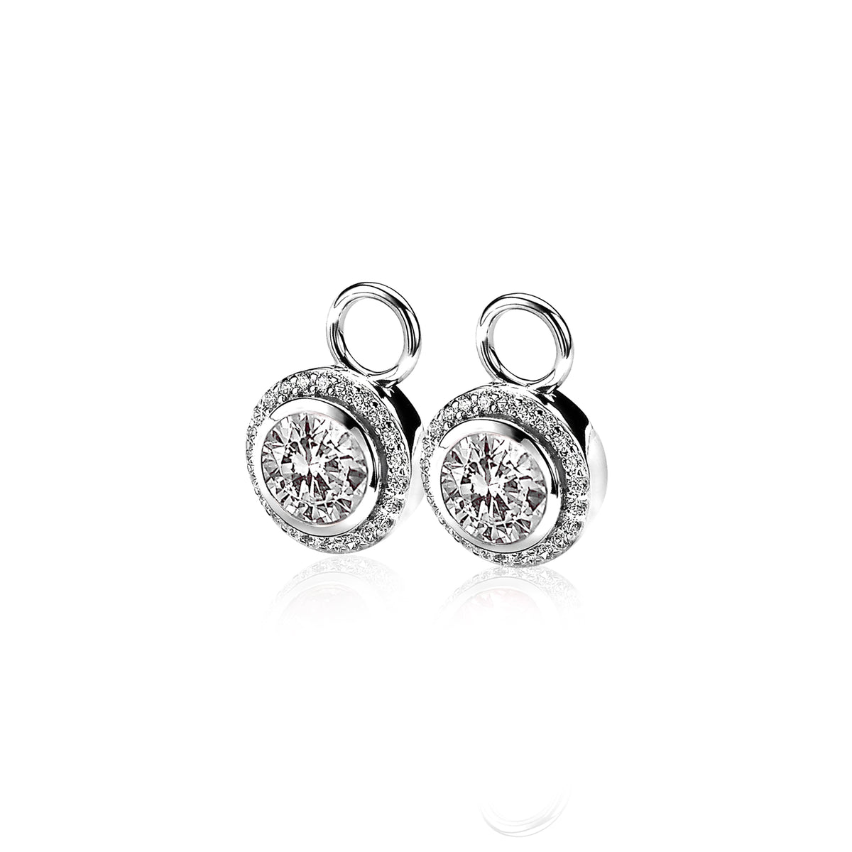 Pendientes de plata con circonitas, en forma circular, con un brillante en el centro.