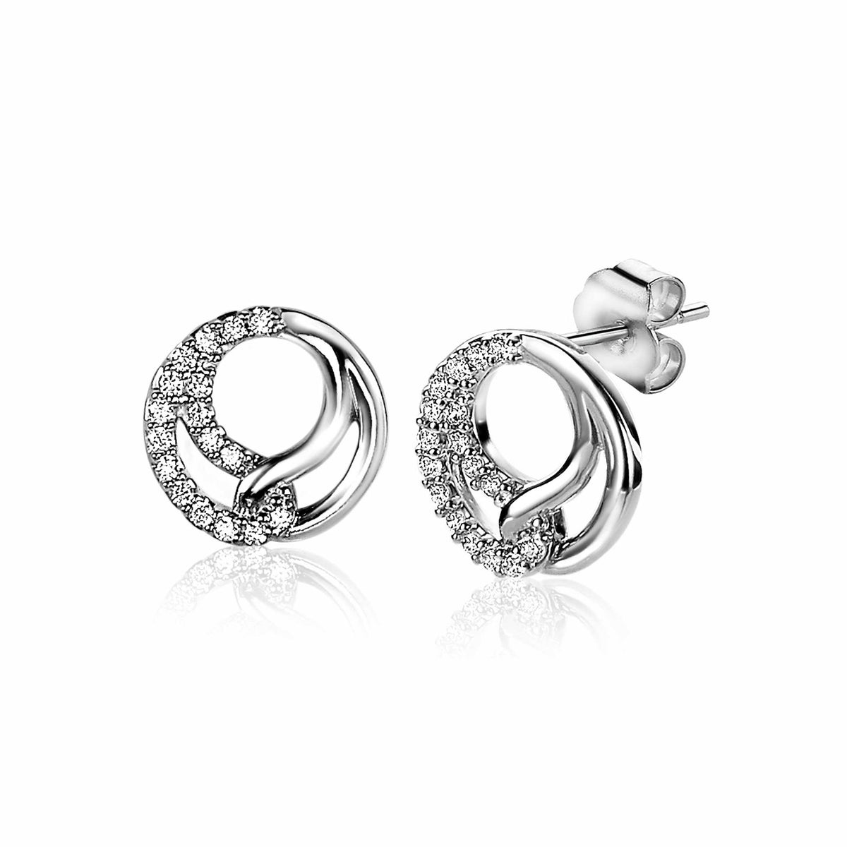 Pendientes de plata con diseño en espiral y detalles de circonitas brillantes.