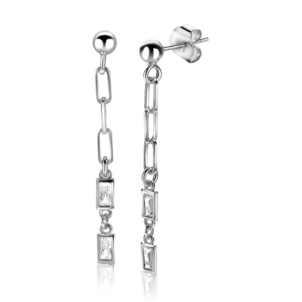Pendientes largos de plata con eslabones y detalles en forma rectangular.