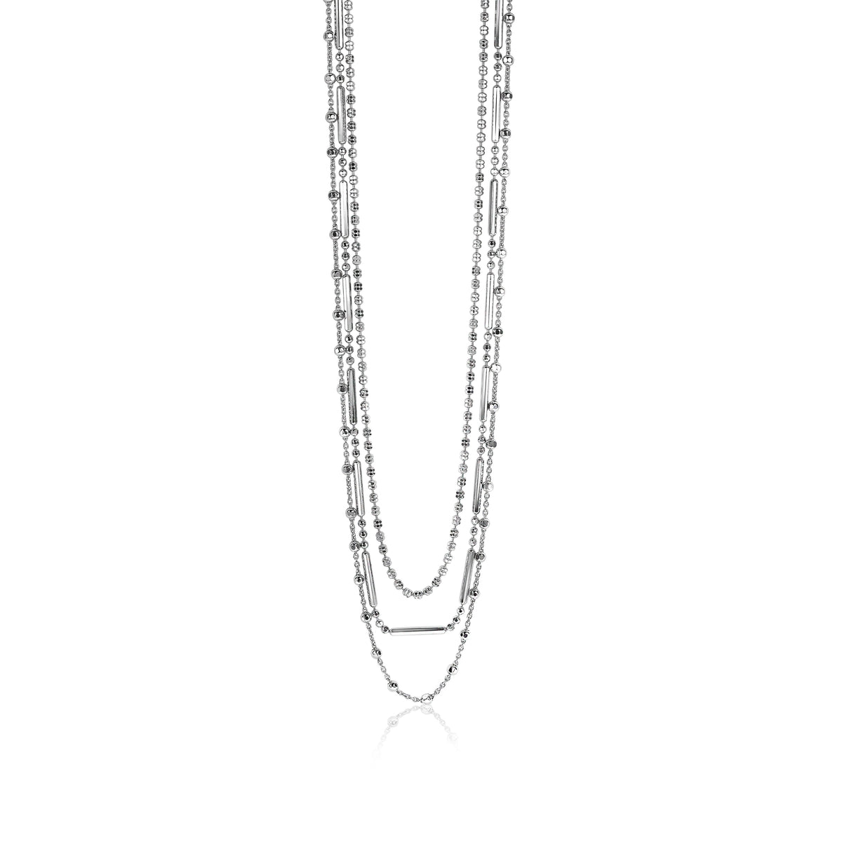 Cadena de plata con eslabones rectangulares y redondos en diferentes longitudes.