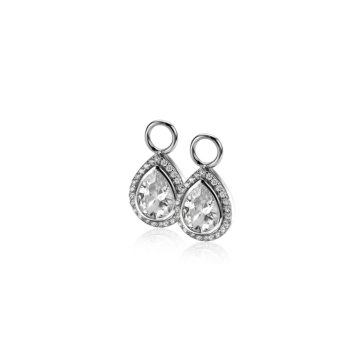 Pendientes de plata con forma de gota y piedras brillantes en el contorno.