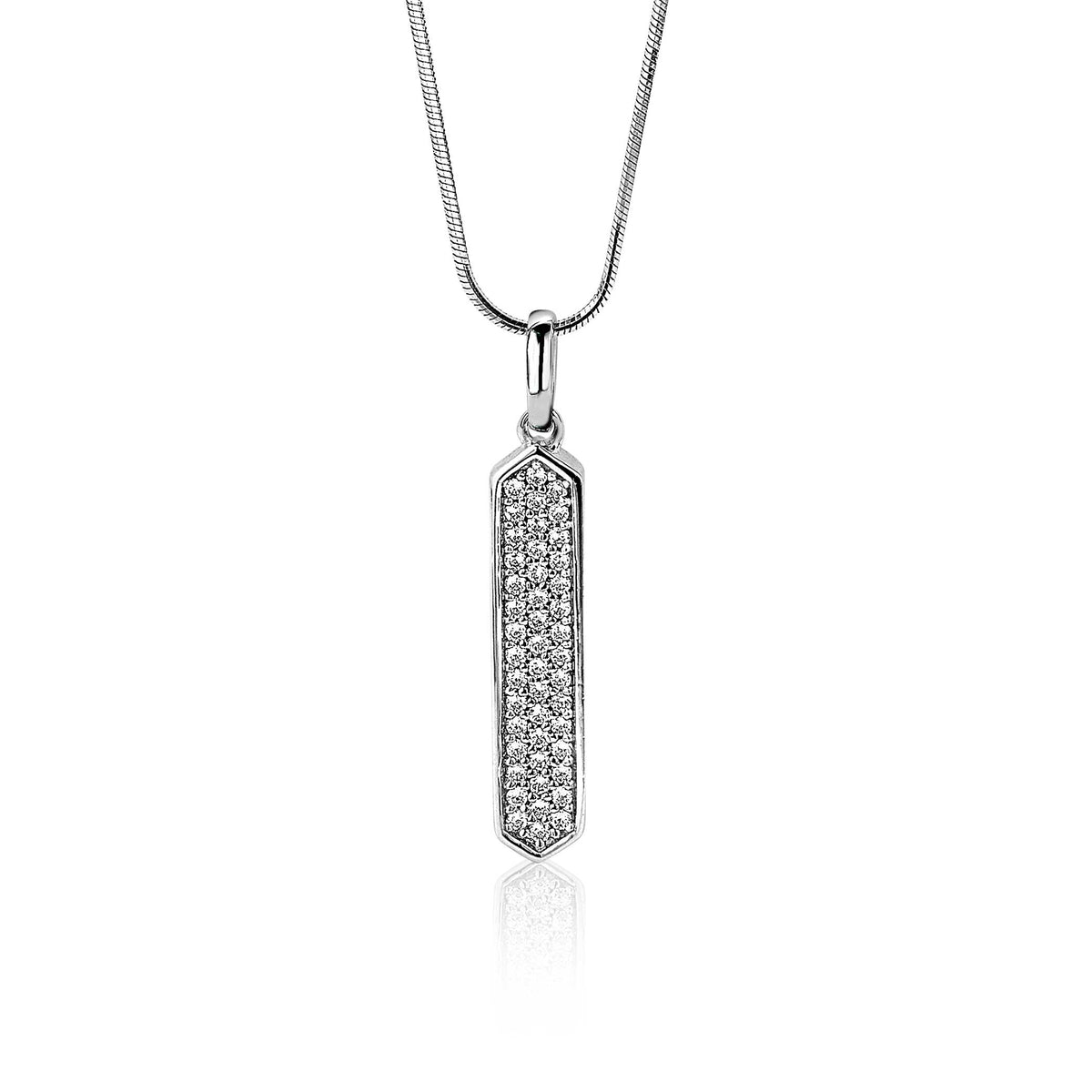 Colgante de plata con forma alargada y detalles de piedras brillantes.