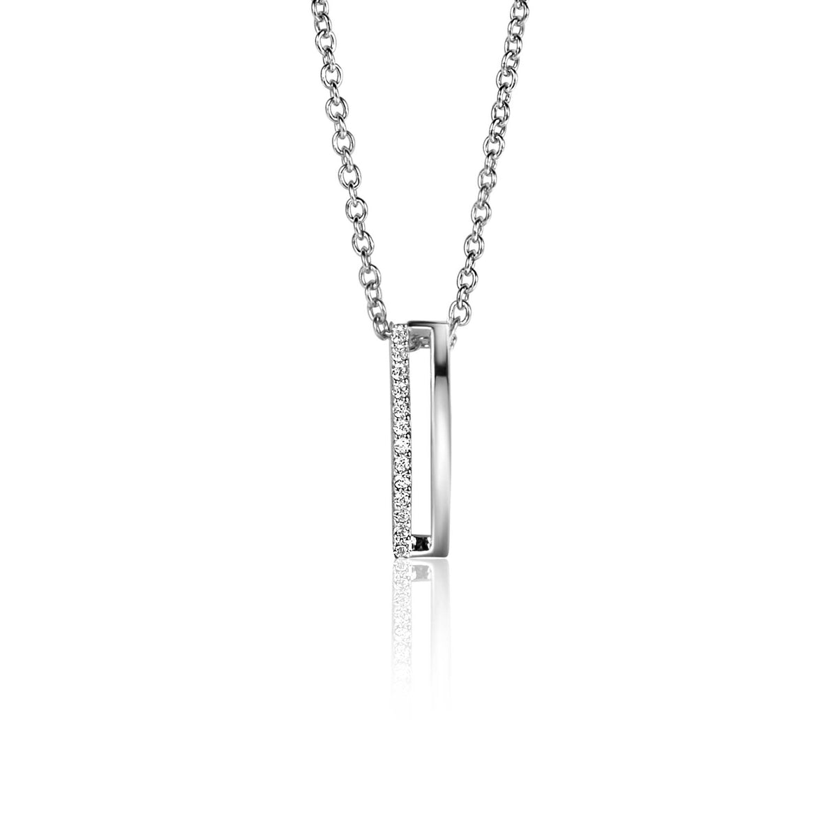 Colgante de plata con detalles de circonitas brillantes en un diseño rectangular.