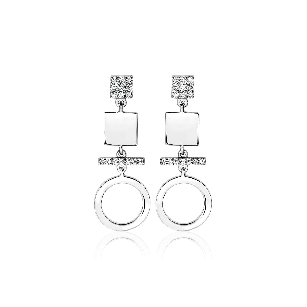 Pendientes largos de plata con detalles geométricos y circonitas brillantes.