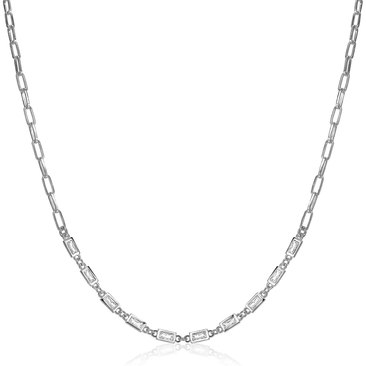 Cadena de plata con eslabones rectangulares y detalles ovalados.