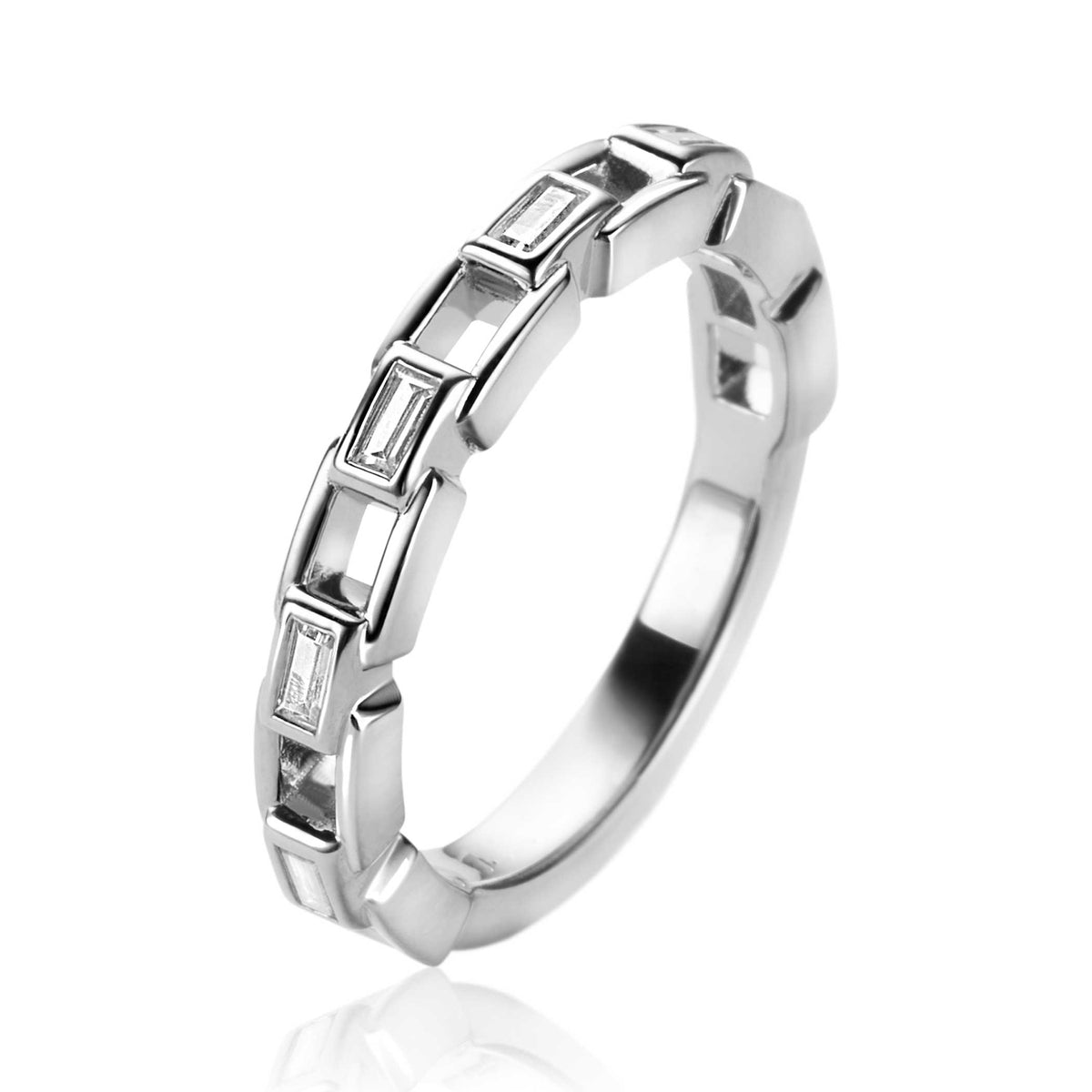 Anillo de plata con detalles rectangulares y brillantes.
