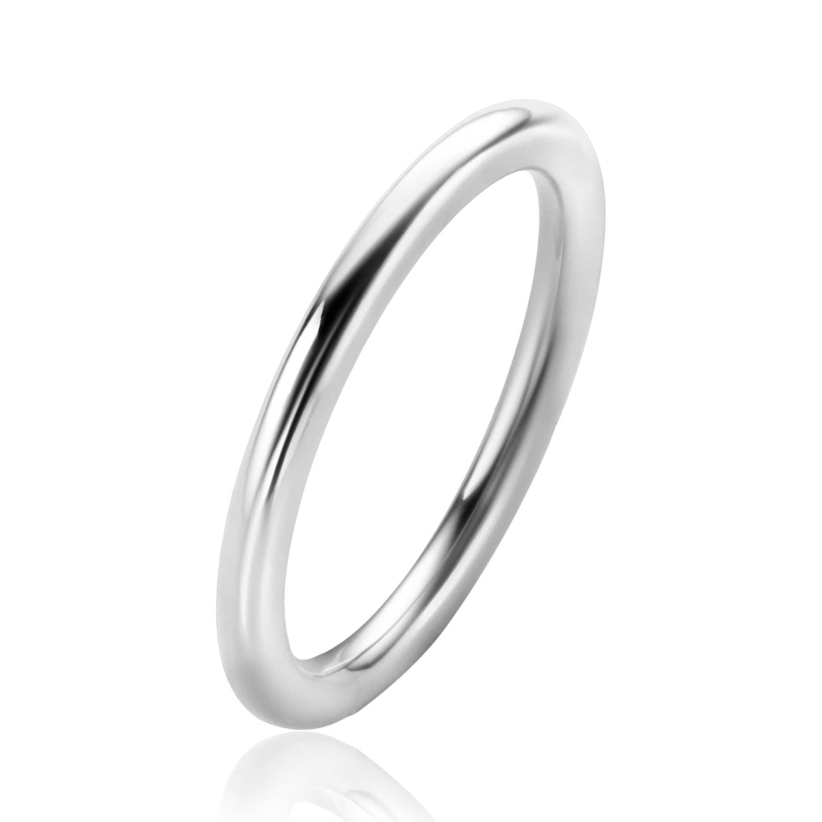 Anillo de plata con diseño liso y acabado brillante.