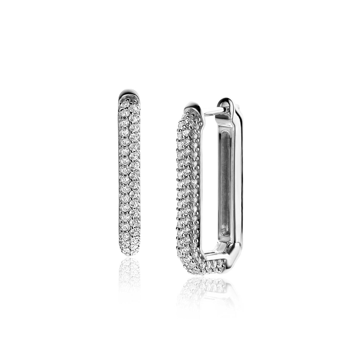 Pendientes de plata con pavé de circonitas brillantes en forma rectangular.