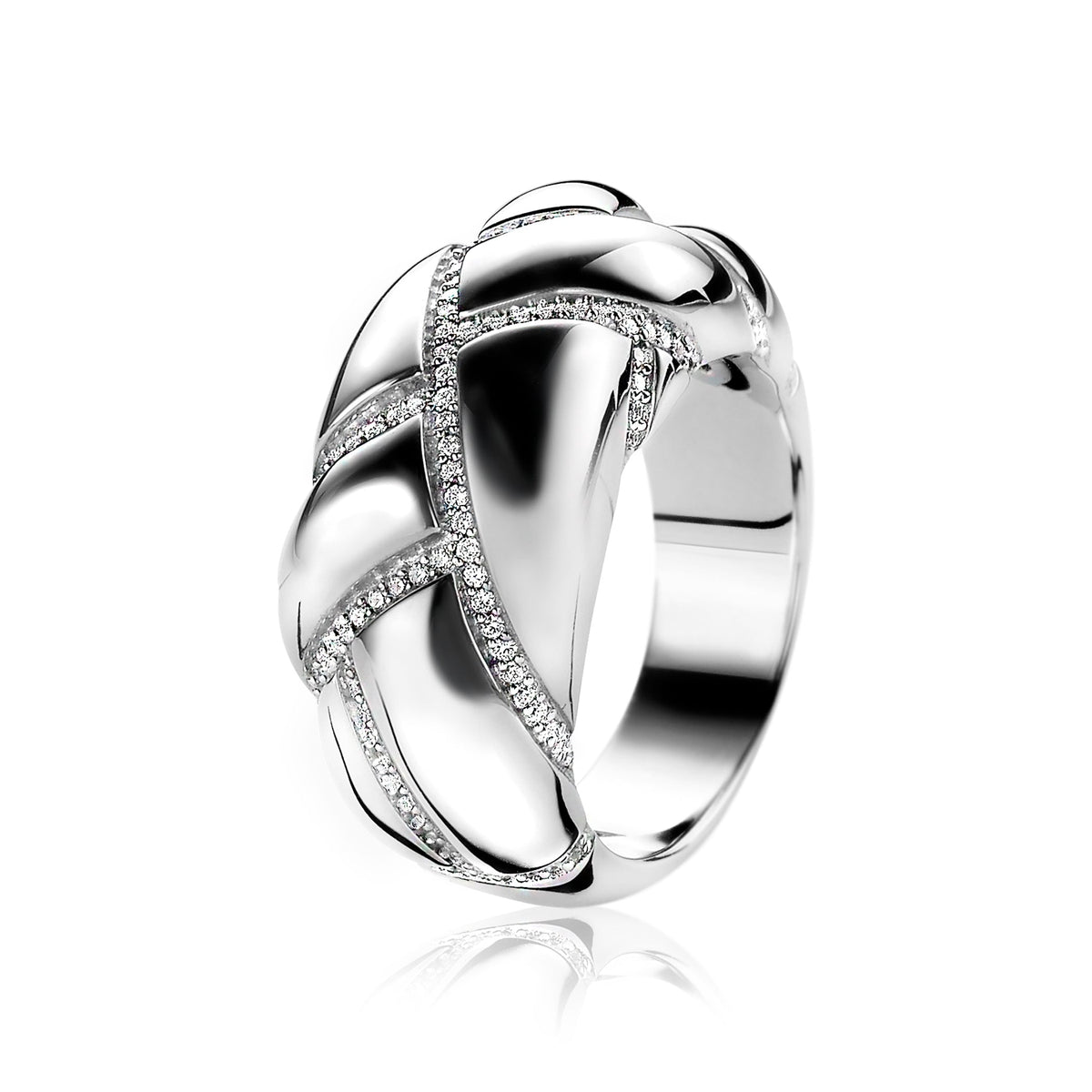 Anillo de plata con diseño entrelazado y detalles de circonitas.