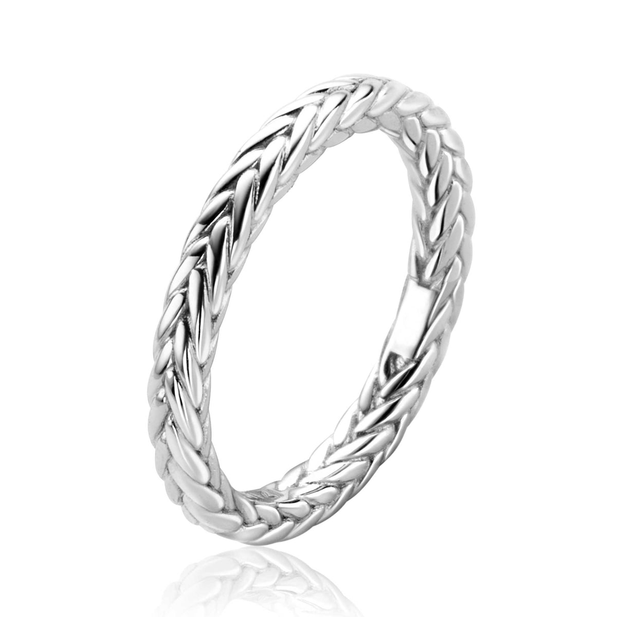 Anillo de plata con diseño trenzado.