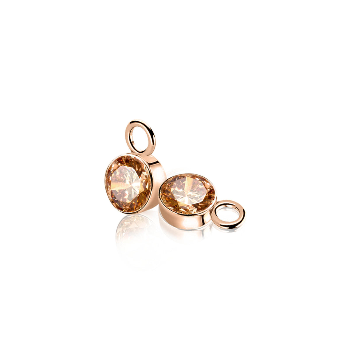 Pendientes de aro chapados en oro con piedras brillantes en color ámbar.